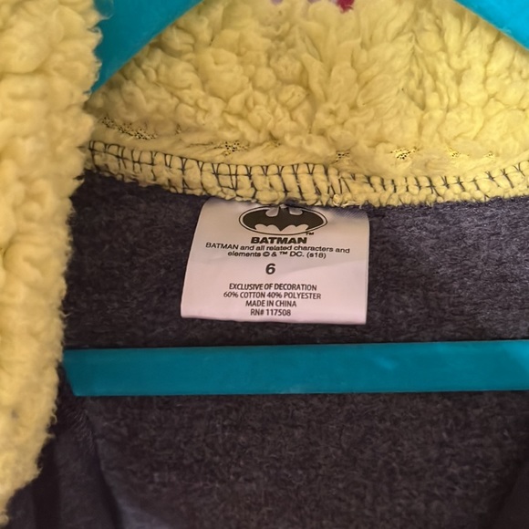 BOYS BATMAN HOODIE SIZE 6 - Picture 3 of 5